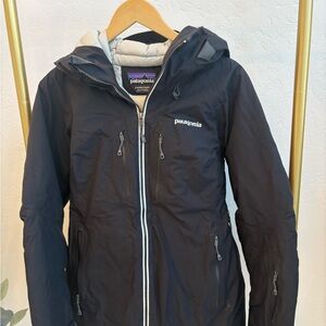 Patagonia Black Hooded ski jacket with Light Gray Lining